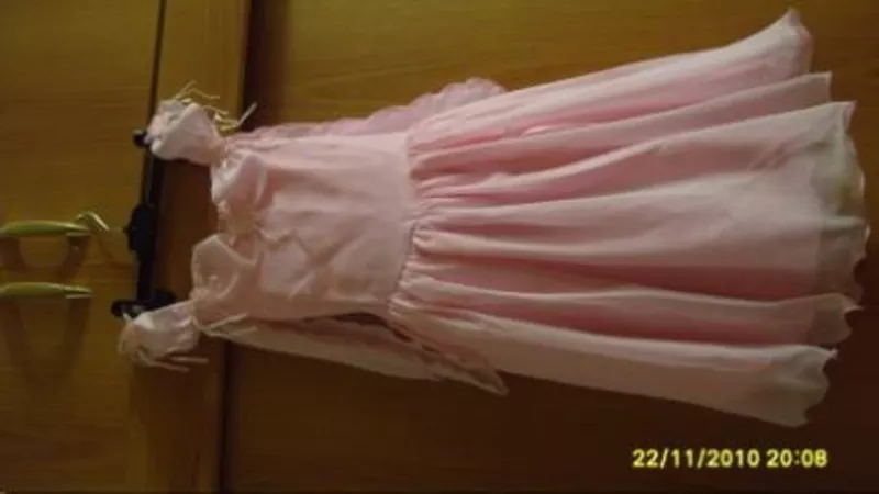 Продам детское нарядное платье  на девочку 4-7 лет